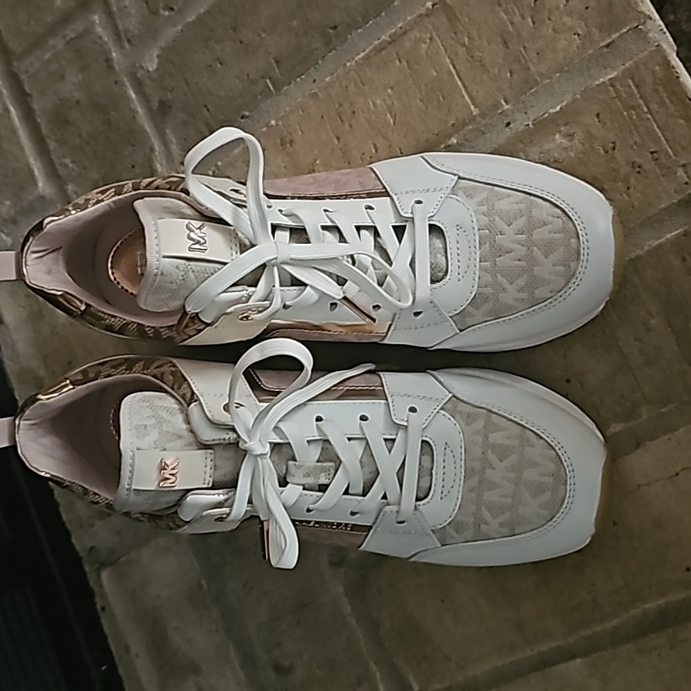 Michael Kors Sneakers - Picture 2 of 6